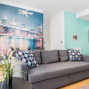 -malagasunapts- Modern Citycentre Pool&parking Apartamento